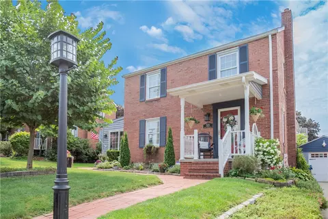 519 Mount Vernon Dr, Ellwood City, PA 16117