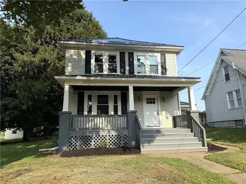 525 Deemer Ave, Ellwood City, PA 16117