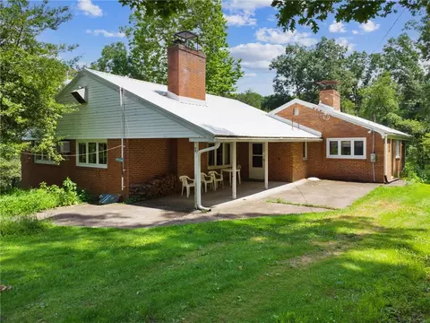 409 Valencia Rd, Mars, PA 16046