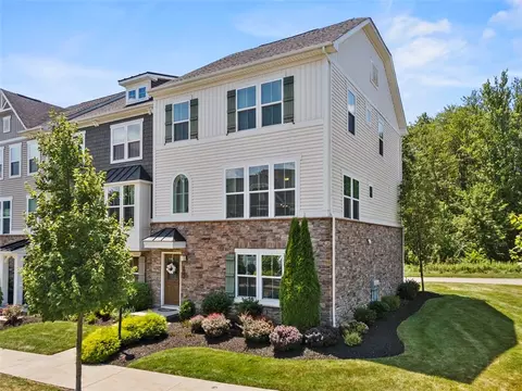 306 Cross Creek Dr, Cranberry Township, PA 16066