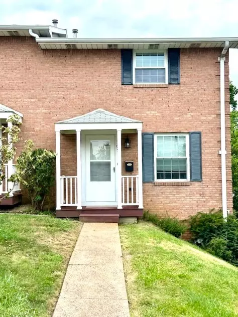 305 E James St, Homestead, PA 15120