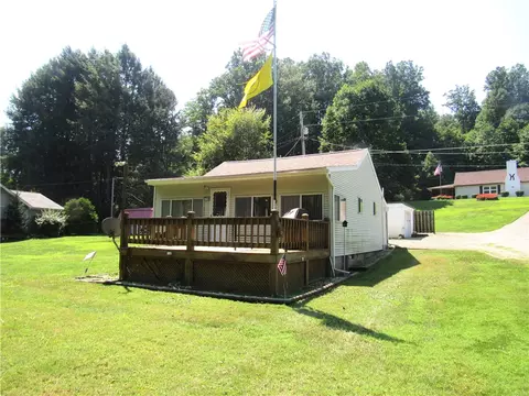 719 Hillville Rd, Karns City, PA 16041