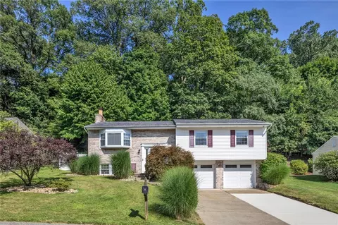 212 Ligonier Ln, New Kensington, PA 15068