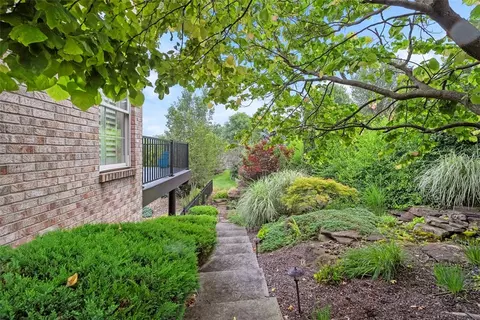 268 Arrowhead Ln, Eighty Four, PA 15330 photo 46