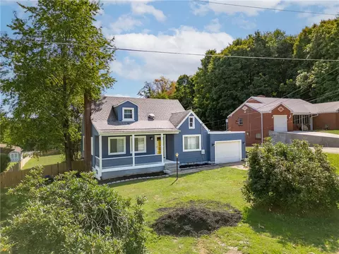 17 Long St, Burgettstown, PA 15021