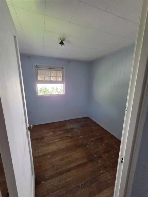 Bedroom - 956 Jefferson Dr, Clairton, PA 15025 photo 2 of 4