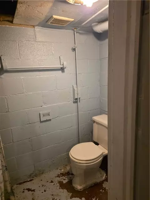 Bath - 956 Jefferson Dr, Clairton, PA 15025 photo 2 of 2