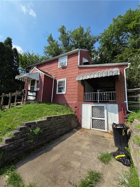 956 Jefferson Dr, Clairton, PA 15025