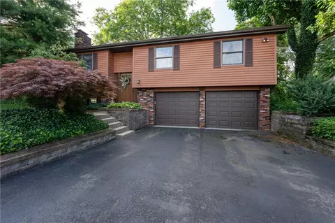 574 Monticello Dr, Delmont, PA 15626