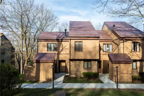 4 Mountain Villas Dr # -2, Champion, PA 15622