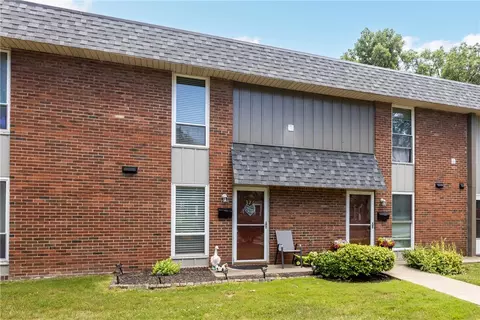 326 College Park Dr, Coraopolis, PA 15108