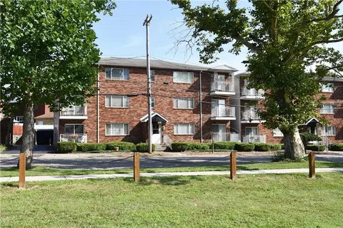 320 Sims St #A4, Ellwood City, PA 16117