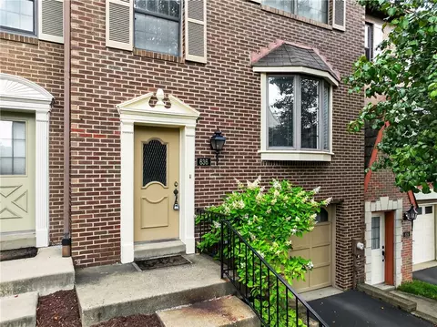 636 Woodcrest Dr, Pittsburgh, PA 15205