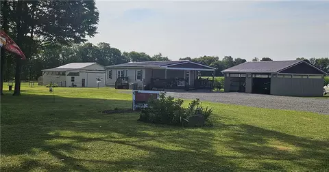 35 Brocklehurst Ln, Jackson Center, PA 16133