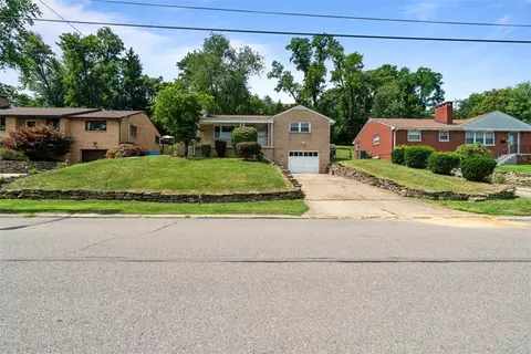 635 Alpine Dr, Canonsburg, PA 15317