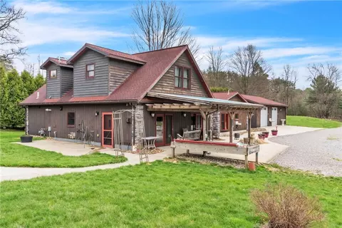 1895 Lencer Dr, Vowinckel, PA 16260