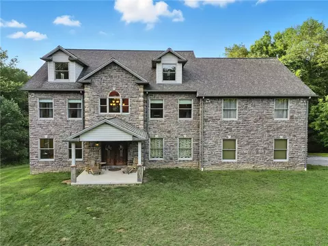 158 Skyview Dr, New Castle, PA 16102