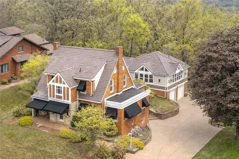 832 Ridge Rd, Ambridge, PA 15003