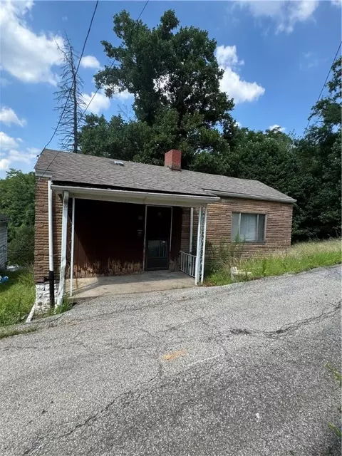 1042 Hays Ln, Homestead, PA 15120