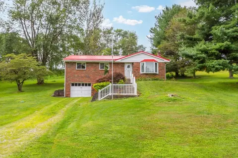 39 Donaldson Rd, Hickory, PA 15340
