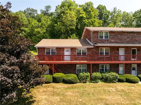 2902 Darlington Rd #201, Beaver Falls, PA 15010