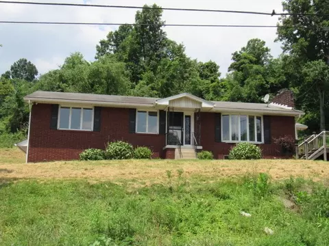 135 Penn Adamsburg Rd, Jeannette, PA 15644