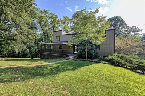 688 Bucktown Rd, Irwin, PA 15642