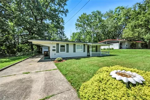402 Patton Ave, Farrell, PA 16121