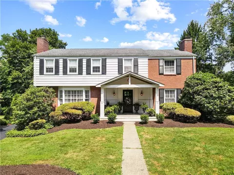 24 Oakglen Dr, Oakmont, PA 15139