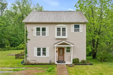 2883 Wilson St, Washington, PA 15301
