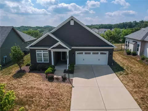 218 Brookside Dr, Cranberry Township, PA 16066
