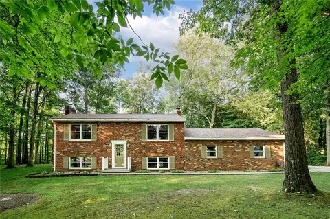 512 W Prairie St, Harrisville, PA 16038