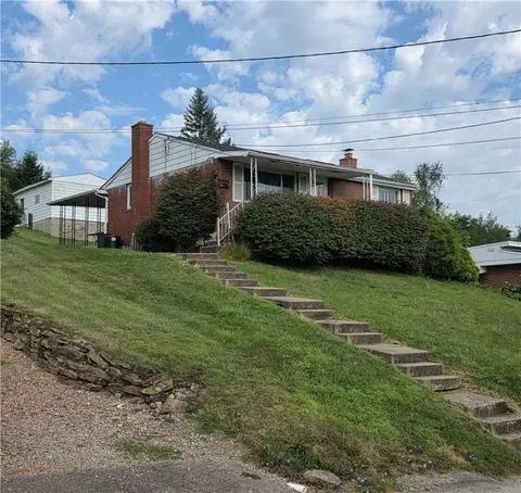 820 Regent St, Houston, PA 15342