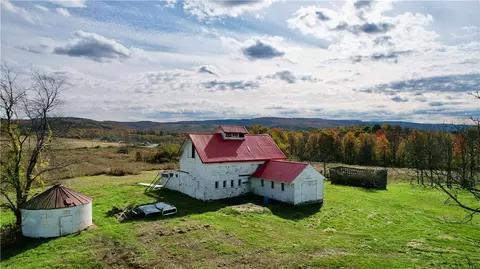 135 Friendship Ln, Dunbar, PA 15431