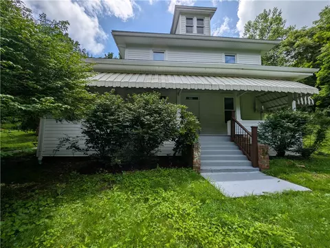 555 Steel Hill Rd, Mount Morris, PA 15349