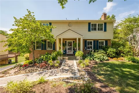 307 Windsor Dr, Coraopolis, PA 15108