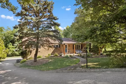 4 Williams Dr, Coraopolis, PA 15108