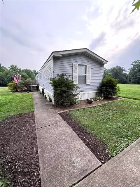 9 River Ave, Connellsville, PA 15425