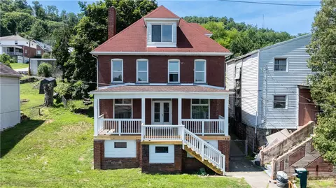 426 W 8th Ave, Tarentum, PA 15084