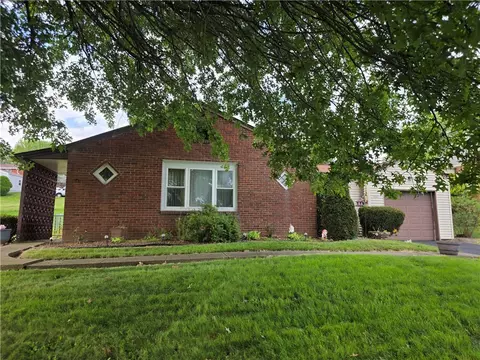 1861 The Cir, Washington, PA 15301