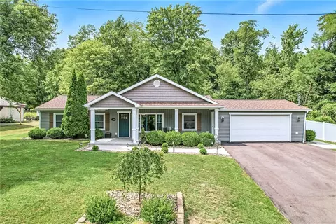 1045 Clarksville Rd, Hermitage, PA 16148