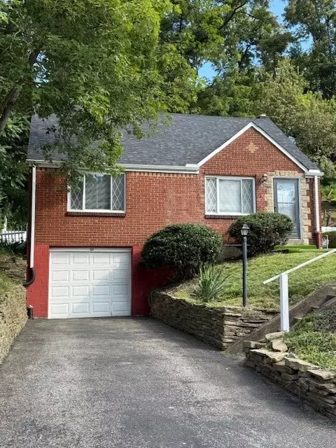 124 Lewis Dr, Pittsburgh, PA 15235