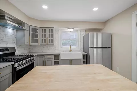 Kitchen - 2466 Haymaker Rd, Monroeville, PA 15146 photo 4 of 4