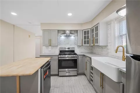 Kitchen - 2466 Haymaker Rd, Monroeville, PA 15146 photo 2 of 4
