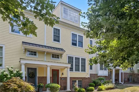 1307 Village Ln, Bridgeville, PA 15017