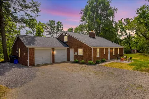 223 Nicholson Rd, Sewickley, PA 15143