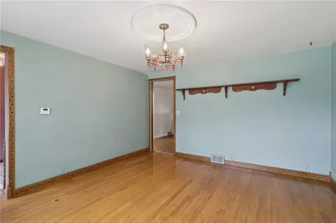 Living - 714 Colonial, Apollo, PA 15613 photo 5 of 5