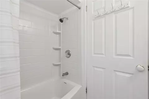 Bath - 714 Colonial, Apollo, PA 15613 photo 3 of 3