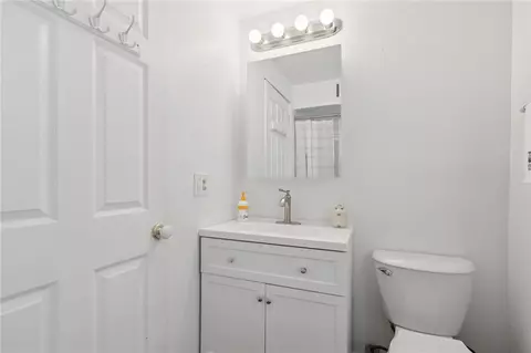 Bath - 714 Colonial, Apollo, PA 15613 photo 2 of 3