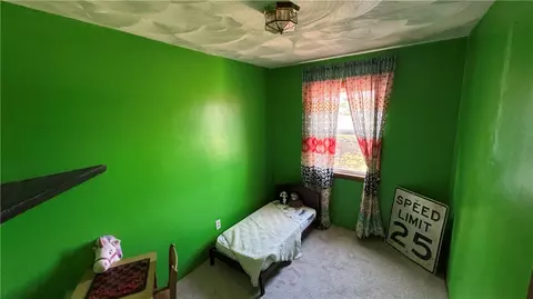 Bedroom - 404 Jackson Ave, Vandergrift, PA 15690 photo 4 of 4